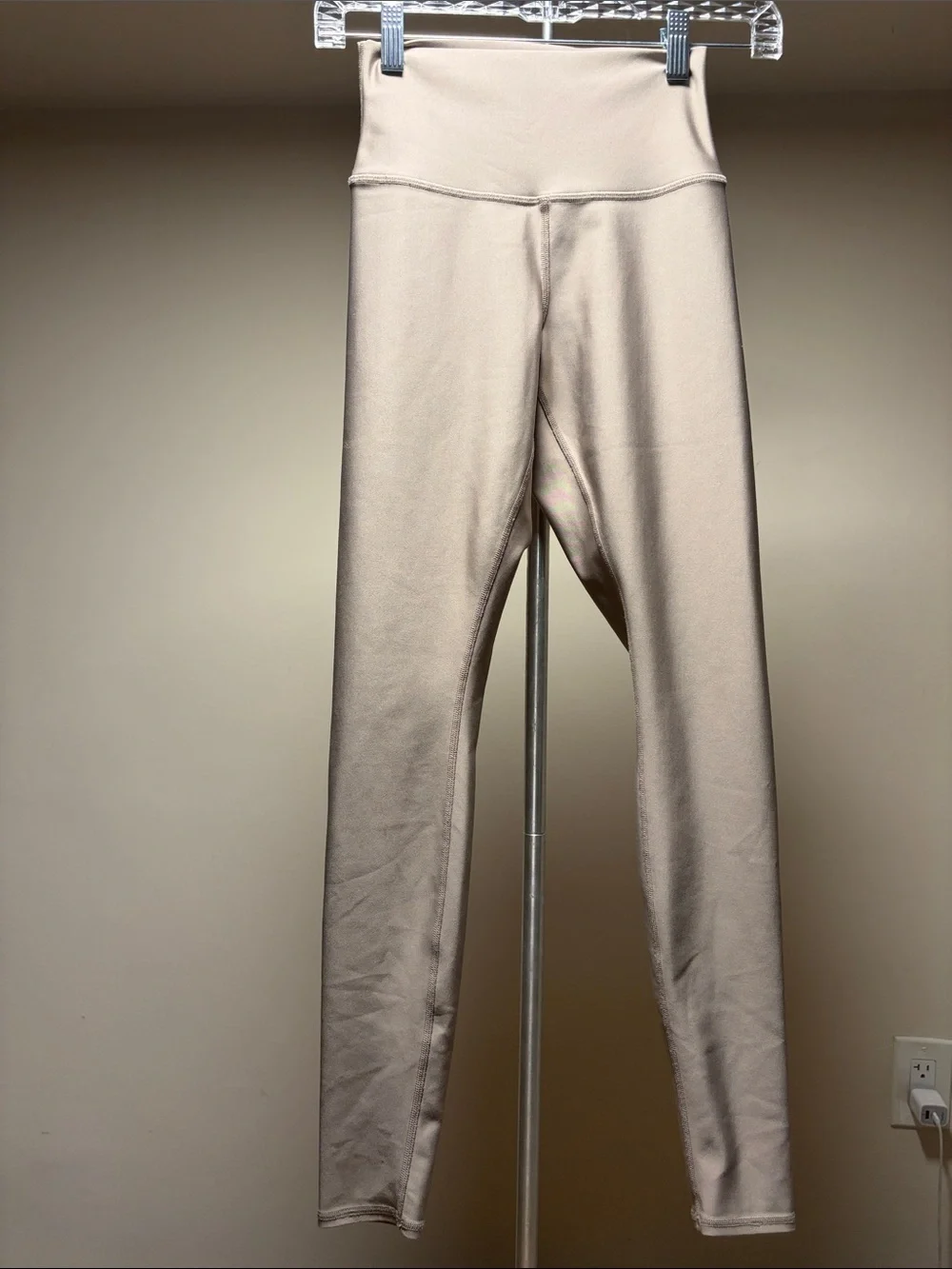 ALO Yoga Cropped High-Rise Leggings in Taupe